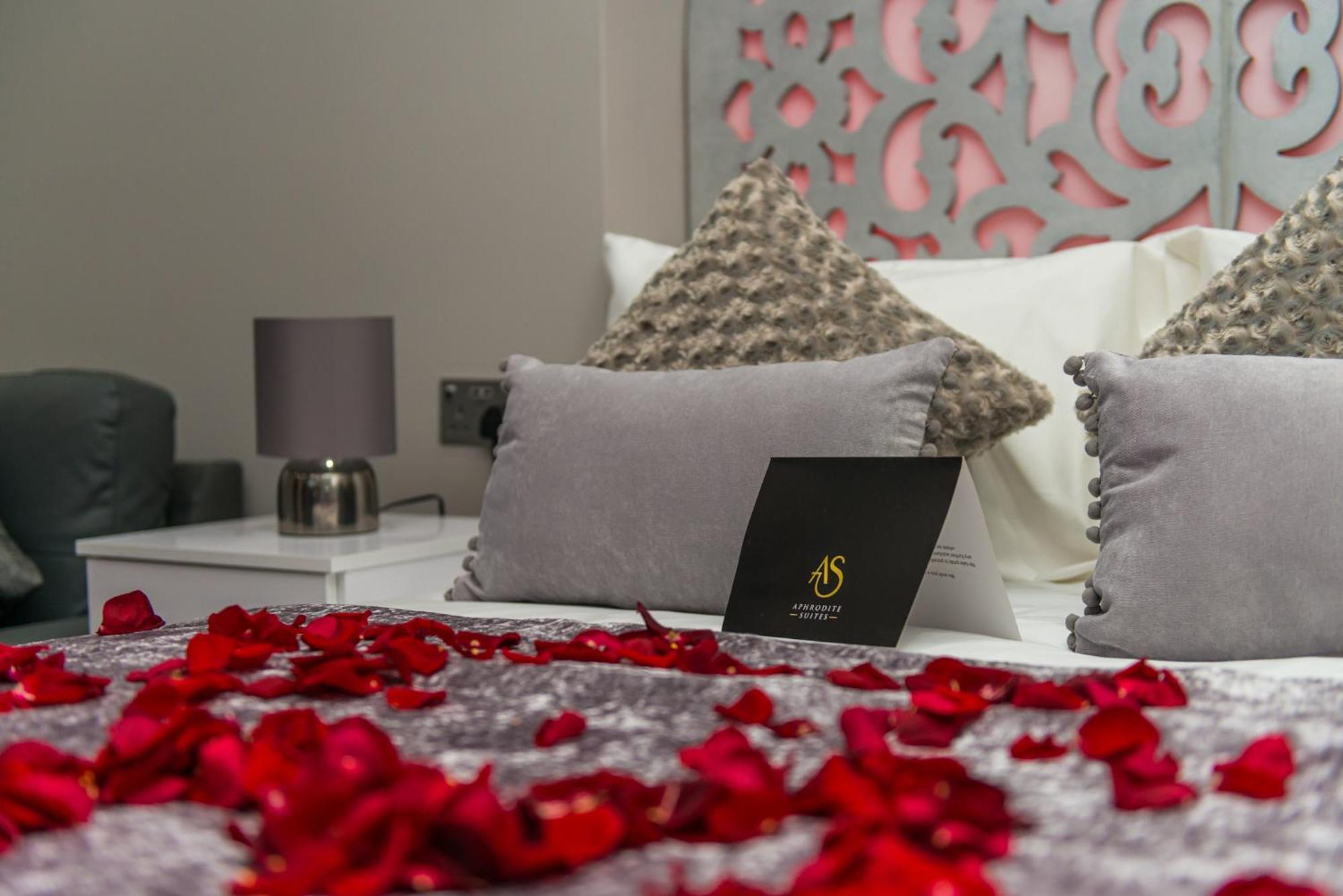Aphrodite Suites Гаддерсфілд Екстер'єр фото