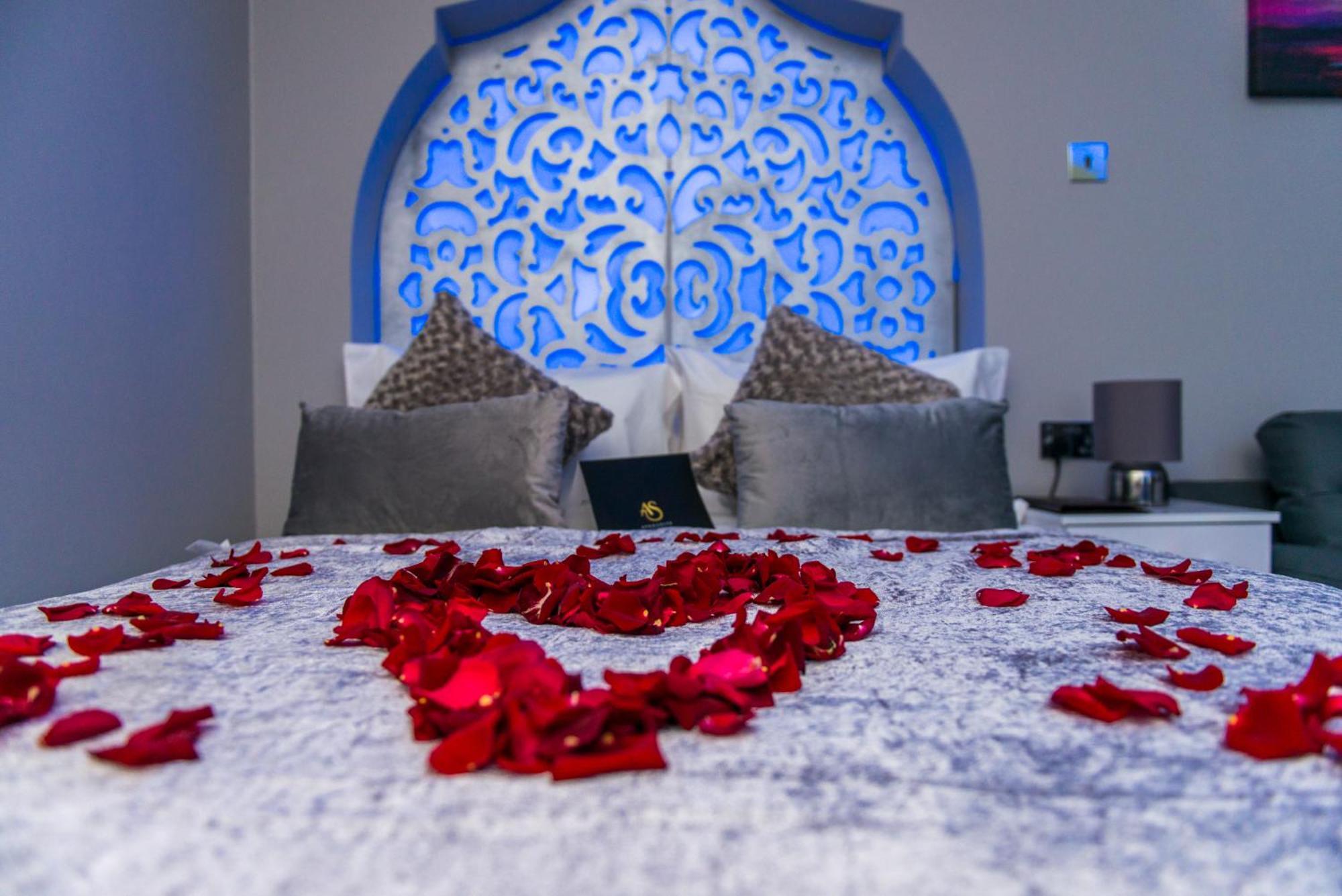 Aphrodite Suites Гаддерсфілд Екстер'єр фото