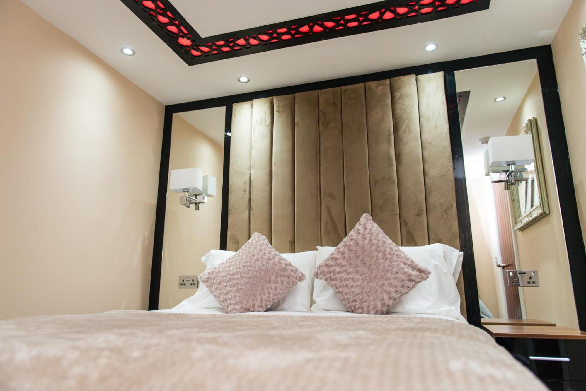 Aphrodite Suites Гаддерсфілд Номер фото