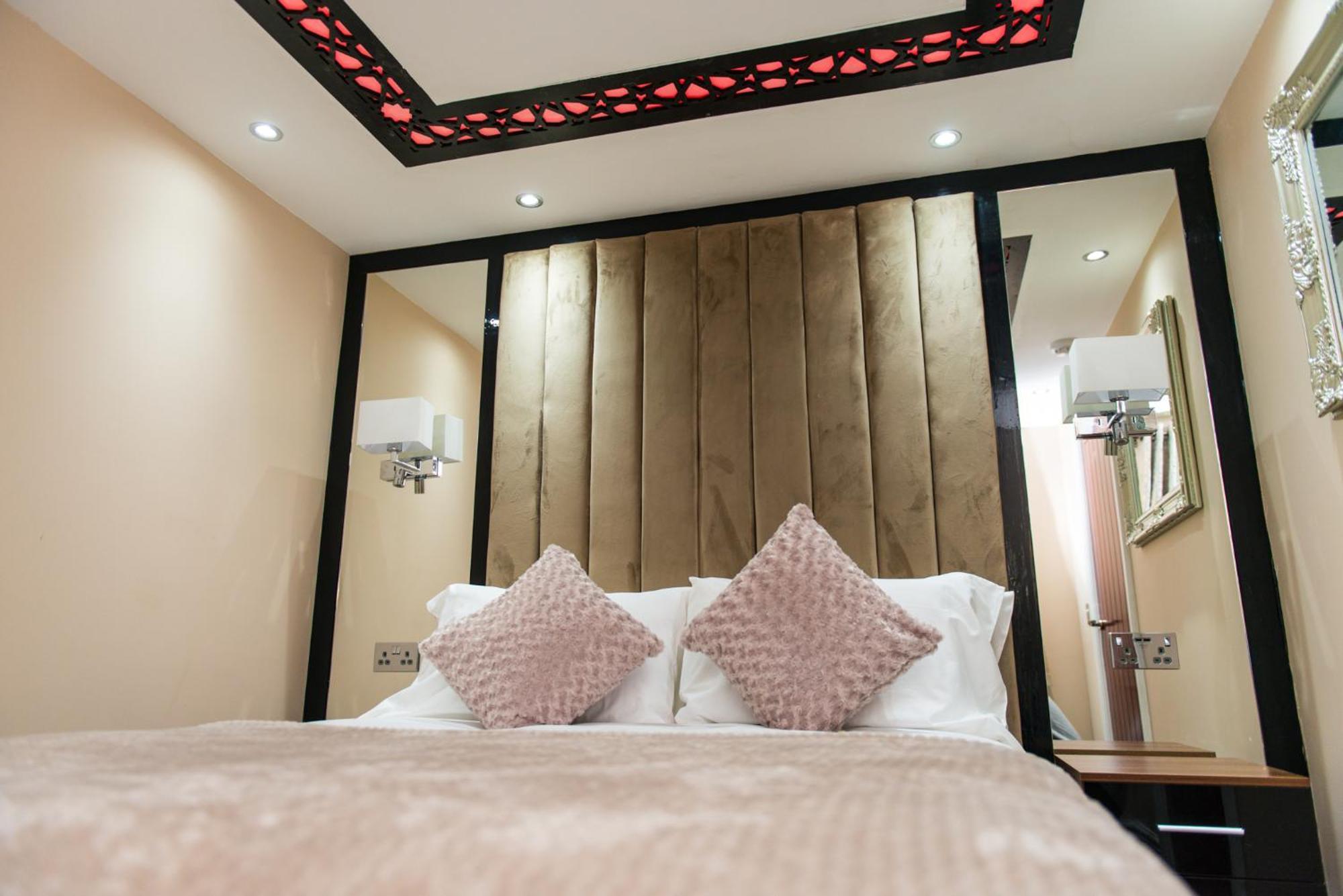 Aphrodite Suites Гаддерсфілд Екстер'єр фото